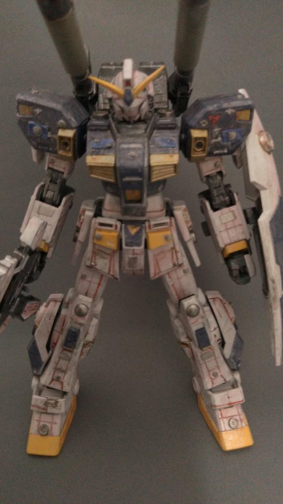 うーん、ちょっと画質が悪いですねwすみません。次にエナメルのクロームシルバーでウォッシングをしました。この状態だといささか見栄えが悪いんですよねw