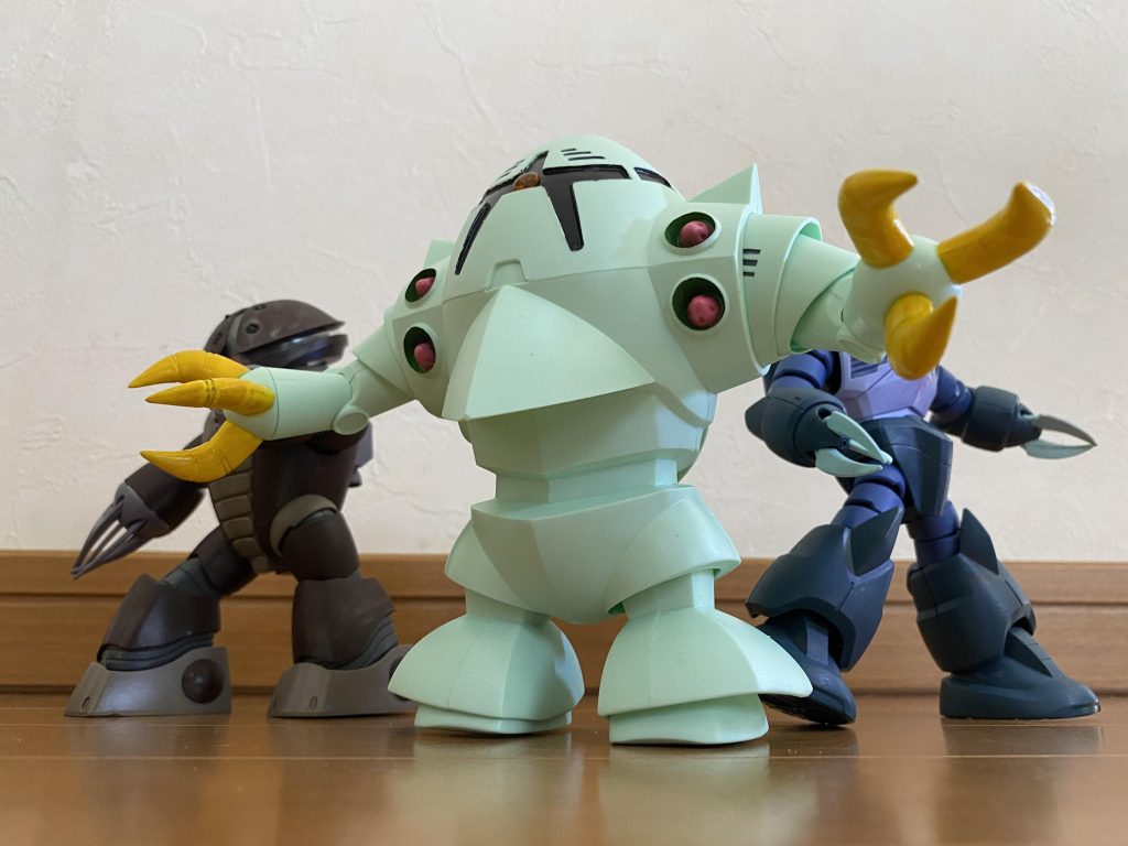 過去作品のアッガイとりょうさんがたズゴックと並べて見ました。