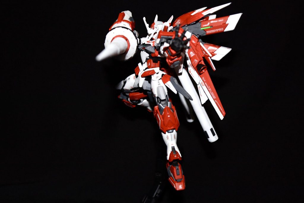 ランスを使ったポーズはしっくりくるのが
中々見つからず、試行錯誤した結果このポーズに落ち着きました。