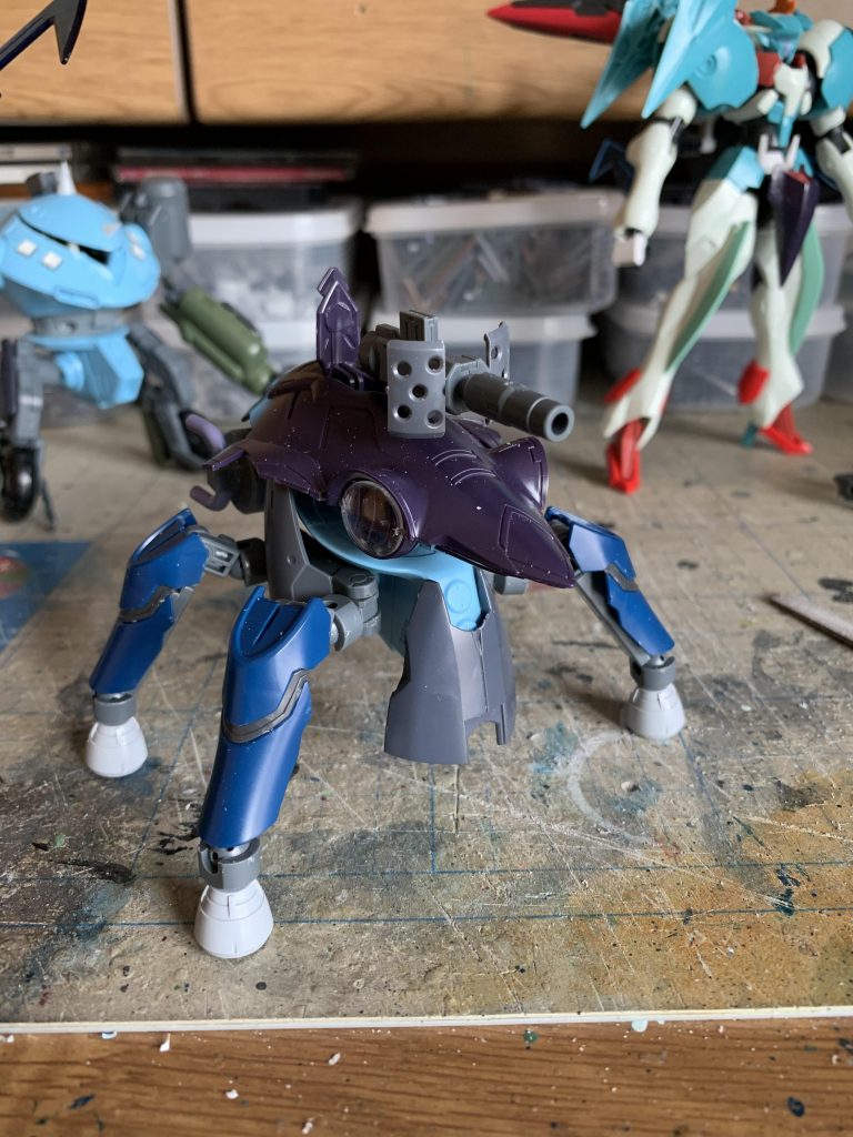 キャノンとサイド部分に装甲を追加しました。『目』にあたる部分にクリアパーツを取り付けられるようにしています。