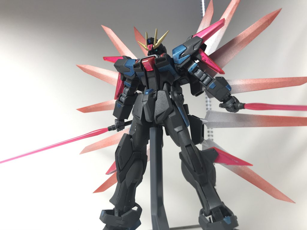 この状態で飾ってます。
肩のクリアパーツを展開したらシールドと干渉しちゃうので外しました。