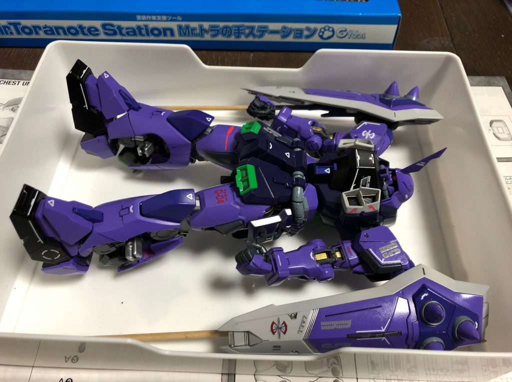 　それから半年のときを得てようやく墨入れデカールを仕上げました(*´-`)　なんとMGは4年ぶりになります！　しかし、MGガナザクは組みやすくていいキットでしたね(//∇//)