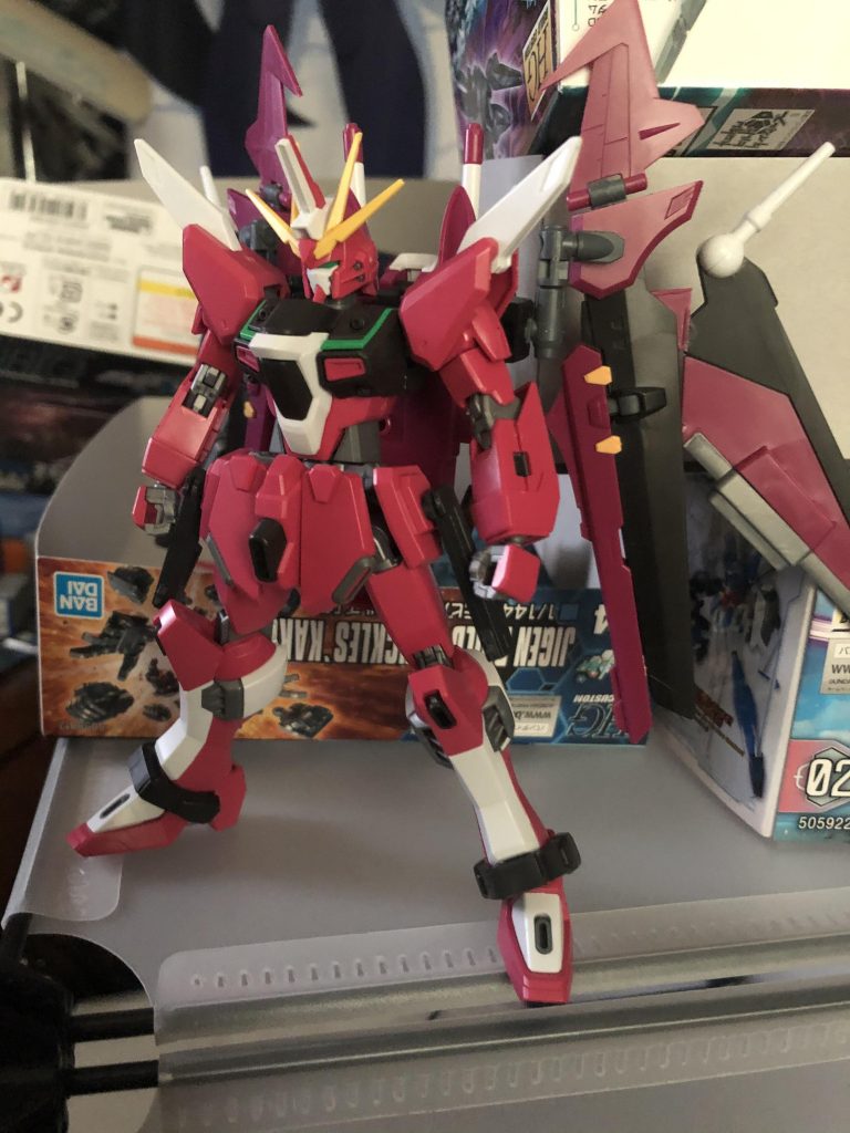 塗装前です。
追加のアンテナは恐らくデスティニーのものだと思われます。
前回に引き続きで申し訳ないのですがまた余談です。
あれから上司の方から連絡があってどうやら仮解雇らしく完全なクビではなかったそうです。
という訳でいつから再開かはわからないですがとりあえず代わりのバイト探す必要は無くなりました。
ご心配をおかけして本当にすみませんでした。
ただいかんせんお金が無い状況に変わりはないので投稿ペースは落ちるかもしれないですが極力頑張りますので気長にお待ちいただけると幸いです。