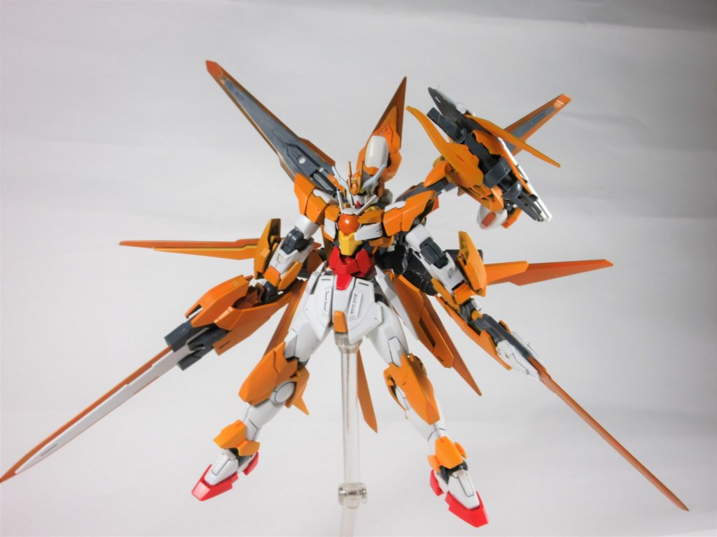 ソードビット
ナインソードにはビットとしての機能と粒子制御装置としての機能を持っている。
そのためわざわざ引き抜く必要がなく、直接引き抜くことができる
ビットとしての性能は本家とほぼ変わらないが穂乃果のコンディションによって性能は上下する

特殊モード トランザムフレア
GNドライブを直結させたクアンタムバーストを行い、生成される超高濃度粒子を解き放つのではなく、本体やナインソードに持たせた粒子制御能力により限界まで機体内部に留めて本体や武装に纏わせた状態
この状態ではまるで日輪の様にナインソードが展開され通常のトランザムを遥かに上回る機体性能を発揮する
しかしこの状態を維持するにはナインソードが必要不可欠であり、また機体にかかる負担も莫大なものになっている