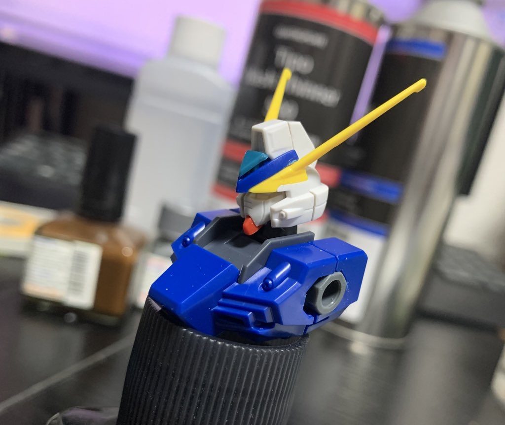 フェイスはそのままつけると顔が出っ張ってしまうので、多少摺合せした方がおさまりがいいと思います。