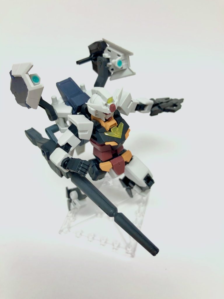 ビームキャノンを前方に回した発射態勢

背面ラッチのエネルギーを使ってビームを撃つことでコアガンダム本体のエネルギーを温存します
エネルギーが切れたら背面ラッチを破棄してコアガンダムのみで戦います