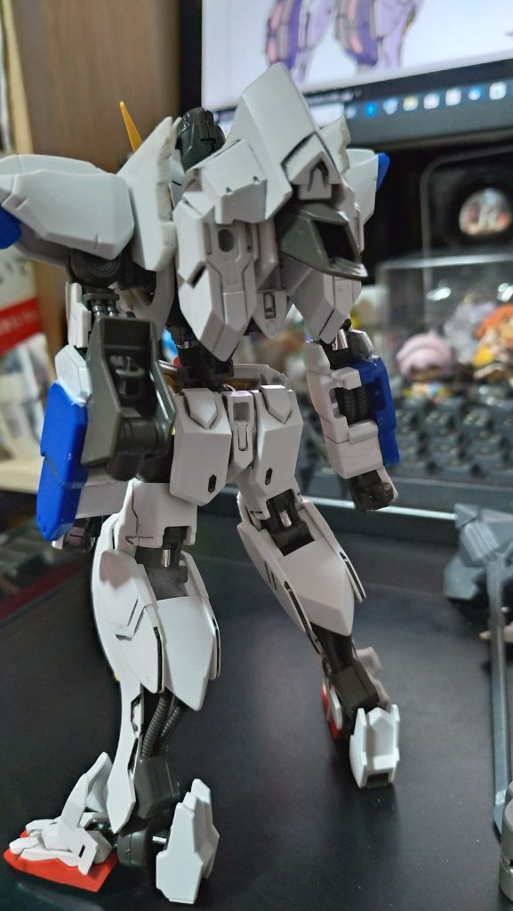 バックパックは当初、こんな感じに組もうと思っていたのですが、
バエルのバックパックでウェポンラック作りたくなったのでやめました。