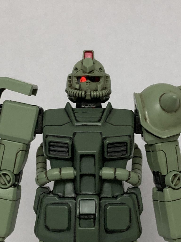 モノアイは左右に調整可能