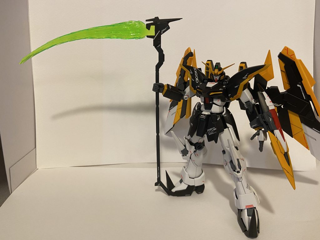 それでは各武装
こちら主武装のビームサイズ
ビーム部分は光沢コート
持ち柄はジャーマングレーとメタルブラックでの塗り分けです
パーツ分けされているので難しくはなかったです