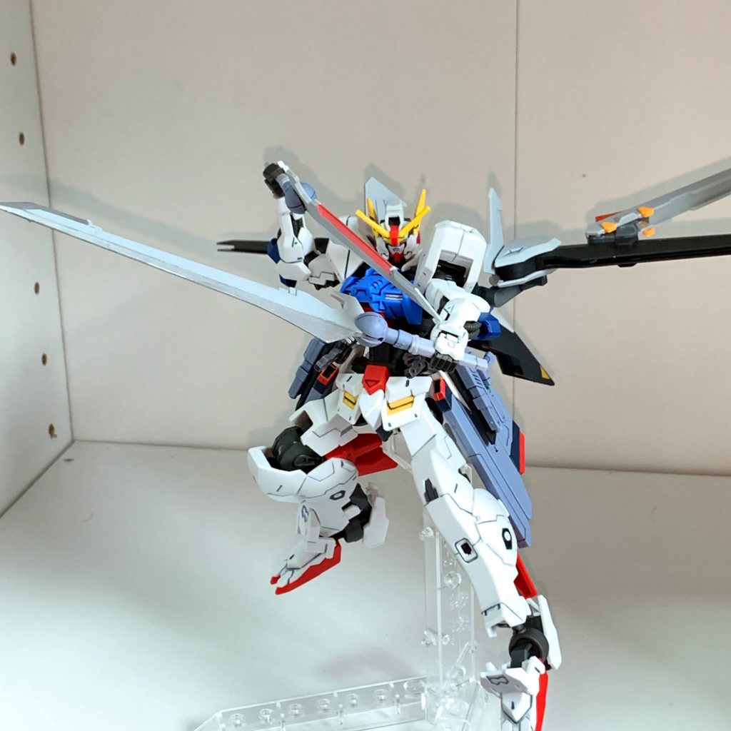 大型ブレード
実体剣のほかオリジンにあった能力のγラミネート反応をブレードの間に起こしフレームごと敵機を両断する