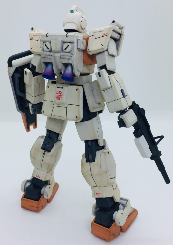 いつも通り正面と背面です。今回バーニアには初めてバーニアの変色表現をやってみました。