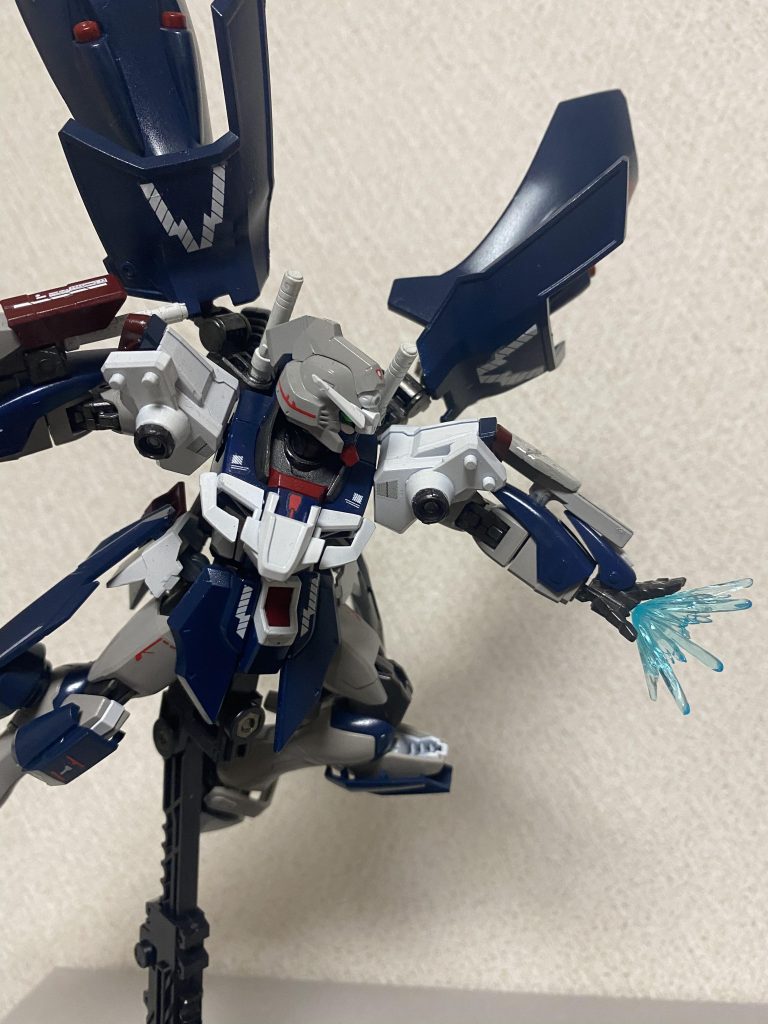 シールドはバスターシールドとして撃ち出すこともでき、その後は小型シールドが残ります。
パルマフィオキーナも健在です。