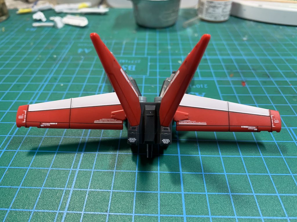 フライトユニット ウイングの部分をホワイトで塗り分け