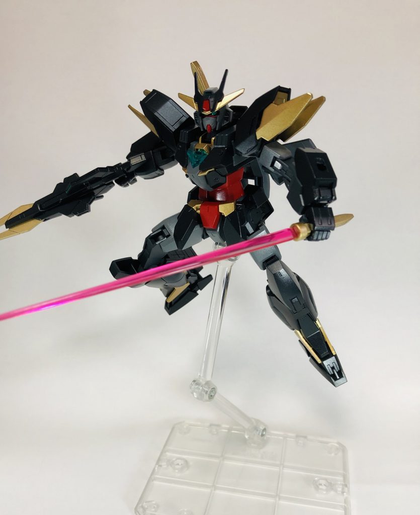 アーマーと合体しゴリスリィガンダムへ
ちなみにドッキングゴーみたいなカッコいい掛け声をゴリスリィの中の人は知らないので「ゴリラ合体！」という謎の掛け声でドッキングします
スピードが格段に上がり空からの強めな射撃が可能となったため対戦相手からは「あの空飛ぶゴリラは次見かけたらたとえFFすることになろうとも撃ち落とす」と評判