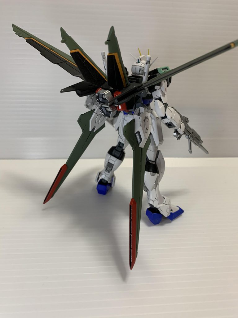 ウイングにオレンジのラインを入れたのがお気に入りポイント
ブラストシルエットと言うよりはランチャーストライカーからイメージを持ってきました。