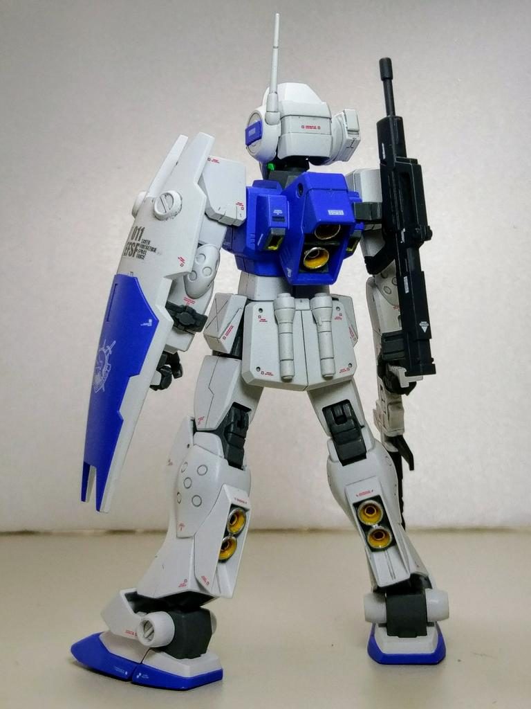 背面。
基本的にキットのままですが、モデルグラフィックス誌にあったマシンガンラックを製作し、ネオジム磁石でバックパックに装着しています。