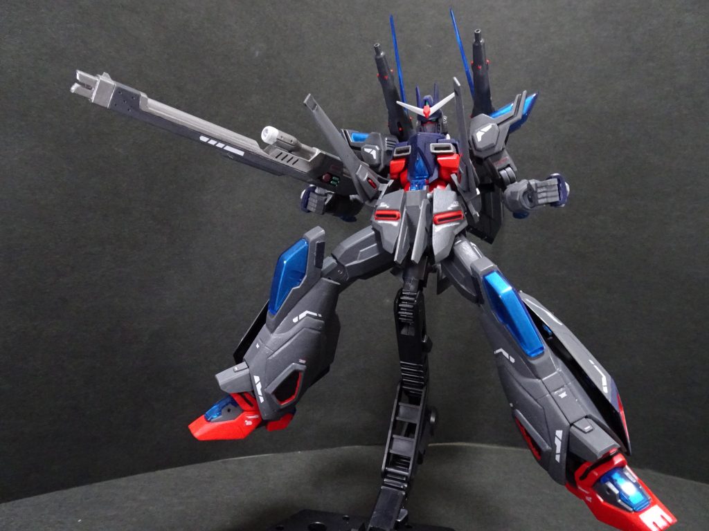 なんちゃってフルバースト。
途中、デカール不足に陥り、RGのデカールを使いました。
だいぶ前のもので、水転写でもないので思いっきり浮いてます…