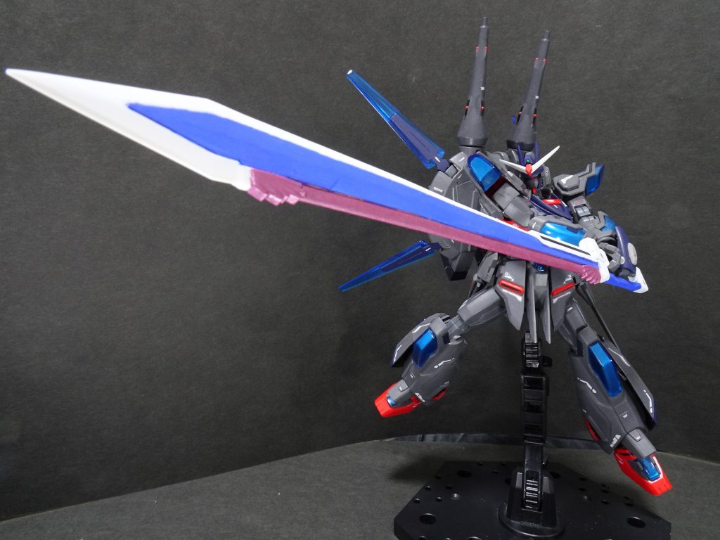 *エクスカリバァーッ!!*
強敵相手にはエクスカリバーを*「召喚」*して戦います!
召喚時の隙は大きいが、切れ味は強力無比。
エクスカリバーって名前なら召喚しちゃってもいいかなって。