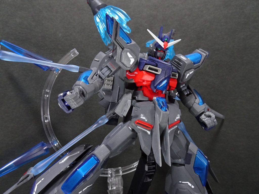 *ドラグーン射出!*
全身のクリアパーツはスポンジやすりで磨いて、裏をシルバーで塗装しています。