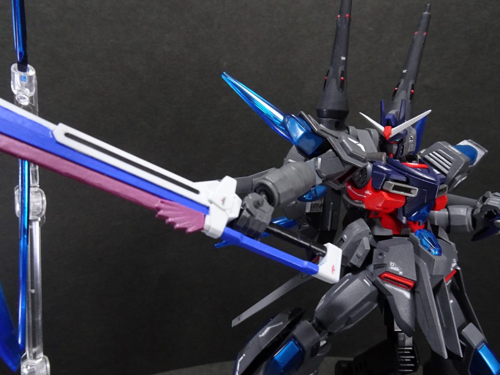 ビルドドラグーンでプラフスキーゲートを形成!
そこから刀身が出てきて…