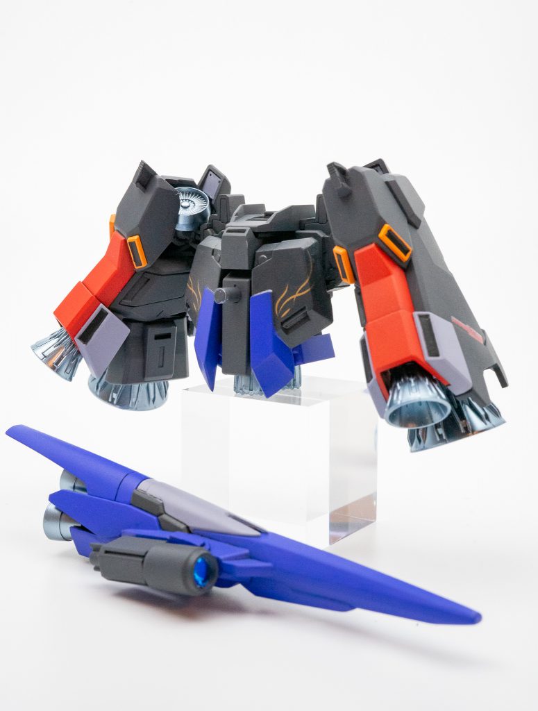 後ろのユニットはリゼルの胴体にスネを直づけでそれっぽく。肩の接続をそのまま使ったり、元のパーツの接続穴をなるべく使うスタイル