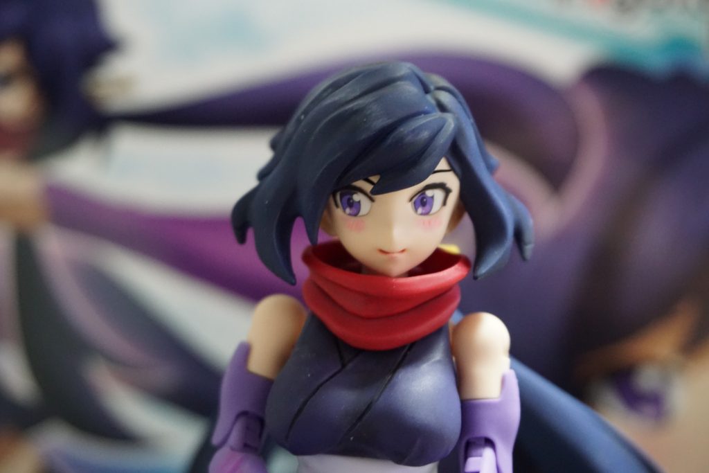 写真だとちょっとわかりにくいですけど
パステルで髪の毛に光と影を入れております。
洋服も入れてます。
このパステルが結構汎用性高くて、手放せないですね。
TSUTAYAで売ってたクレヨンみたいなやつですが、エッジをきかせたい時とかちょっと影を入れたい時、こうやって人型のプラモを作るときにとても便利です!