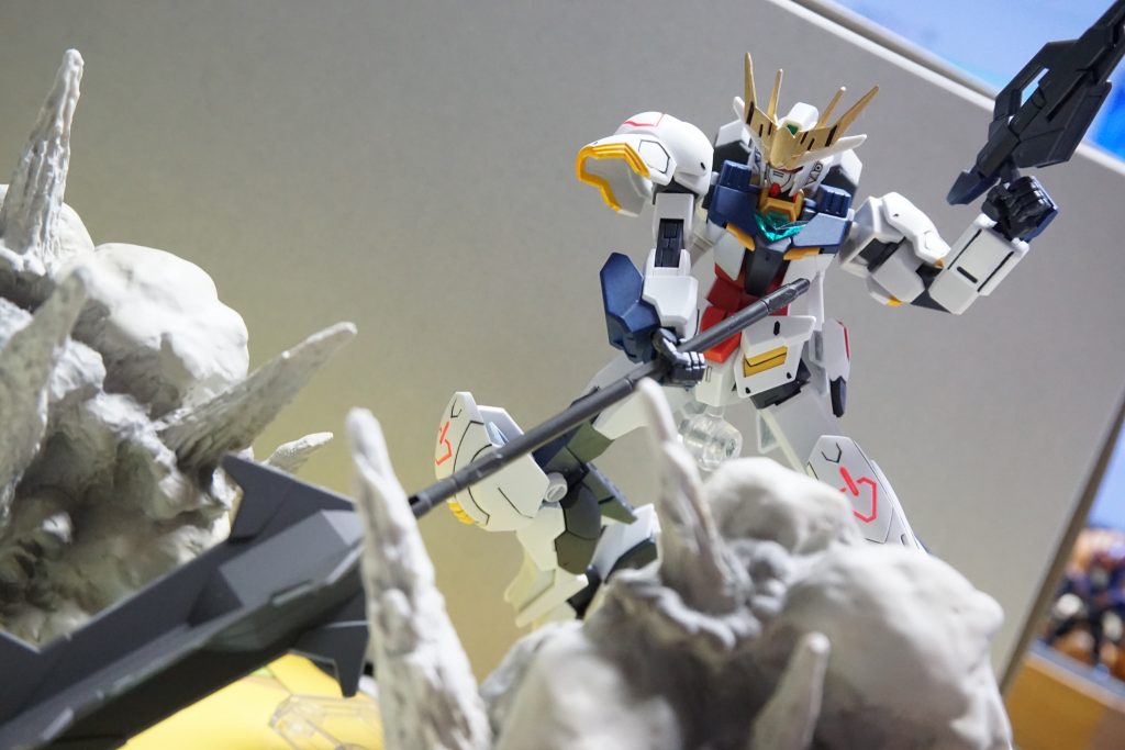 中距離、空中はビームライフルで撃ち落とし
メイスで叩きのめします。
バルバトスの戦闘に応用を利かせるイメージで!