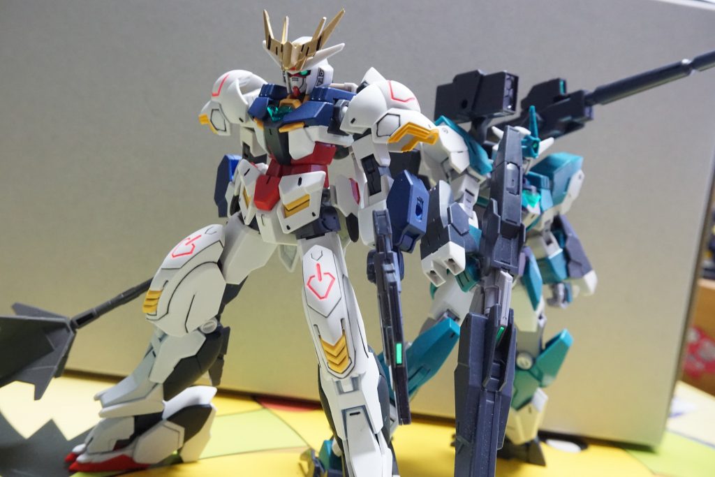 最後にヴィートルーガンダムと一緒に。
意外と足首を改造してるので、身長差が出るかなと思いましたがそんなことはなく。
結構カッコ良くなりました。満足です!!
ここまで見てくださりありがとうございましたー!