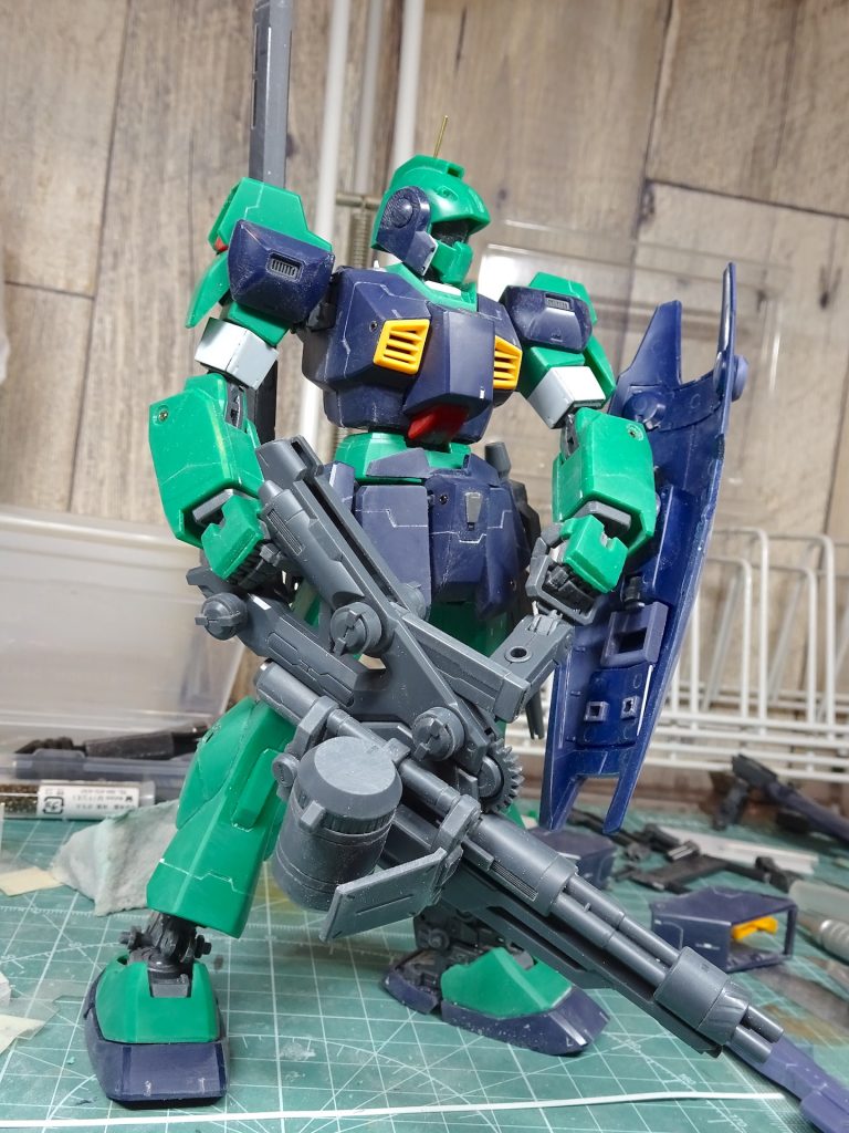 試しに買ってみたはいいけどそのままだと『いかにもビルド系のトンデモ武装』なスピニングブラスター、使い所に困っていましたが適当にゴテゴテつけてガンメタで塗るとそれっぽく見える様になって良かったです。