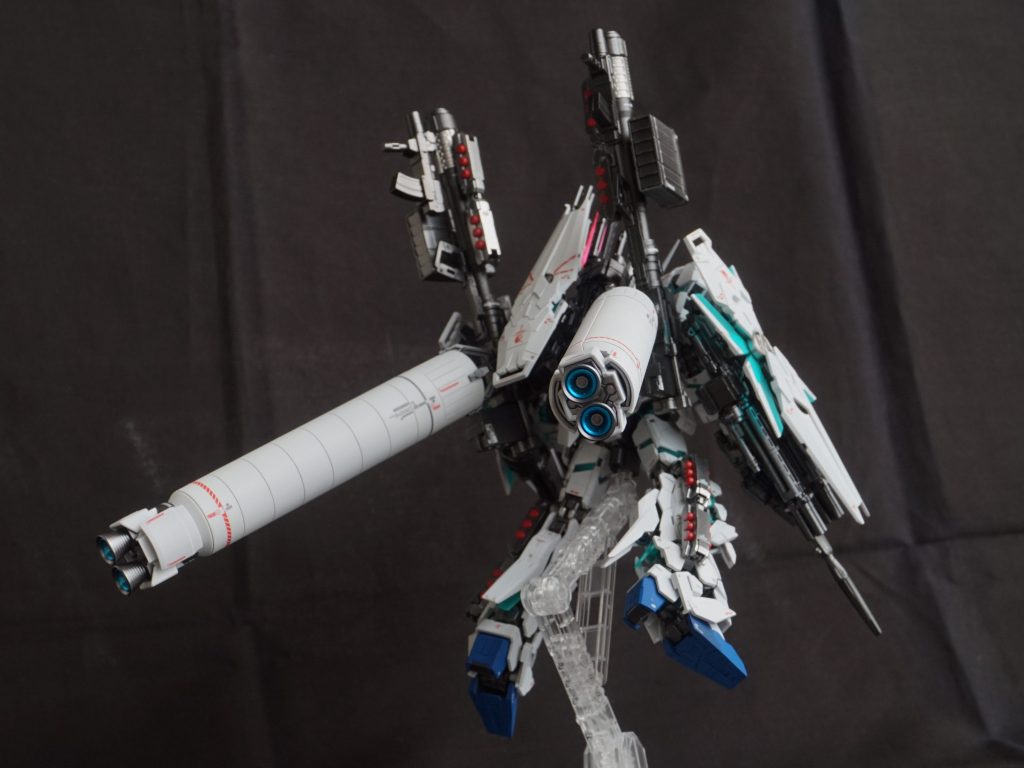 フルアーマーはこんな感じのバックショットが素敵です。