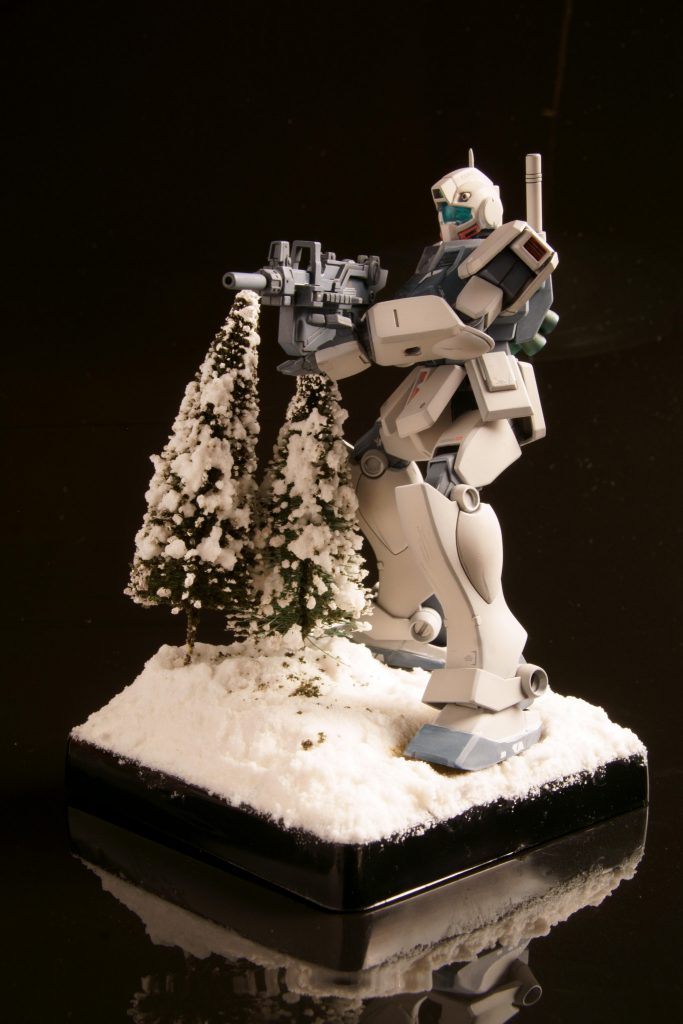 重たいジムが近くに来て、樹の雪がかなり落ちた状態を再現したかったのですが、イマイチそうは見えないですね(^-^;