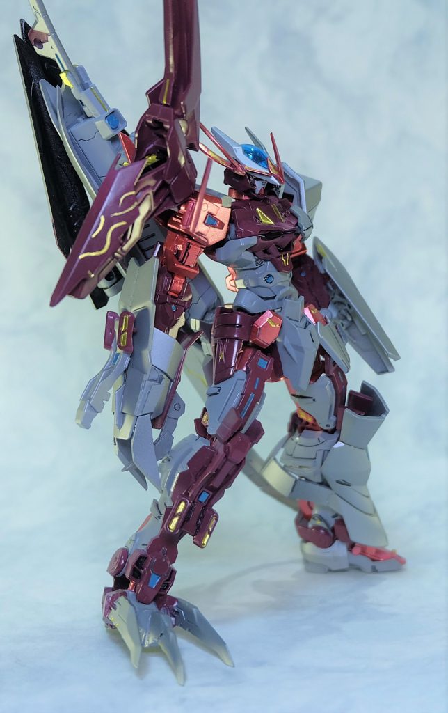 こちらから見るとガンダムフェイスがのぞきます。