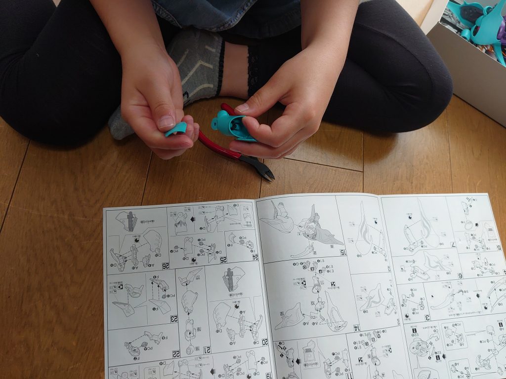 説明書とにらめっこ