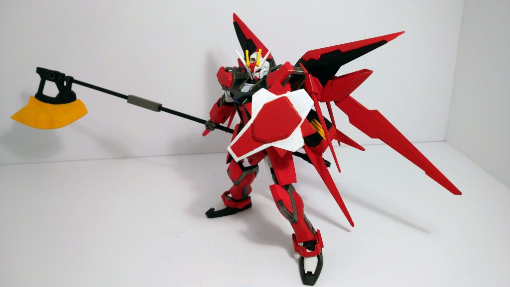 シールドとビームアックスをプラ板で、持たせるための柄はランナーの切り出しです。普通にプラ棒使えばよかった。