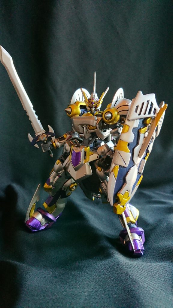 キマリスユニオンロード
ナイトソードとシールドを装備

キマリスロードナイトから塗装を変更しシルバーを主にゴールドのラインをいれました