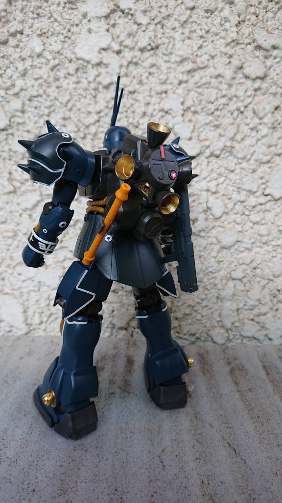 薙刀はHGのシャアゲルからです。