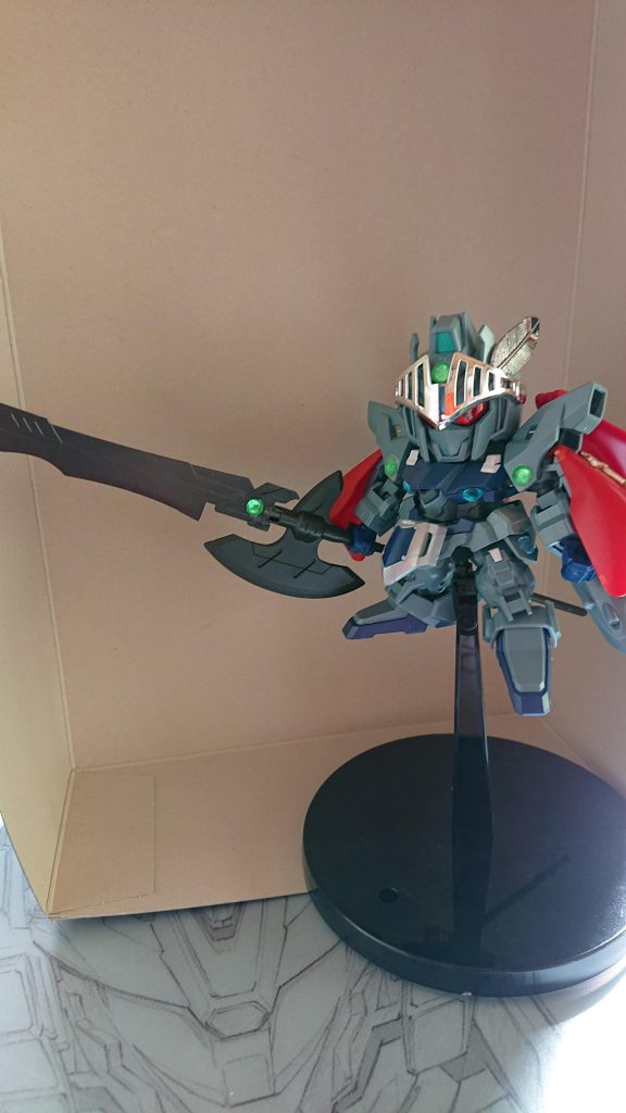 武器は
エアリアルグレイブ
盾には風の精霊を宿していて
五体を放出することで攻撃や撹乱が出来る設定です