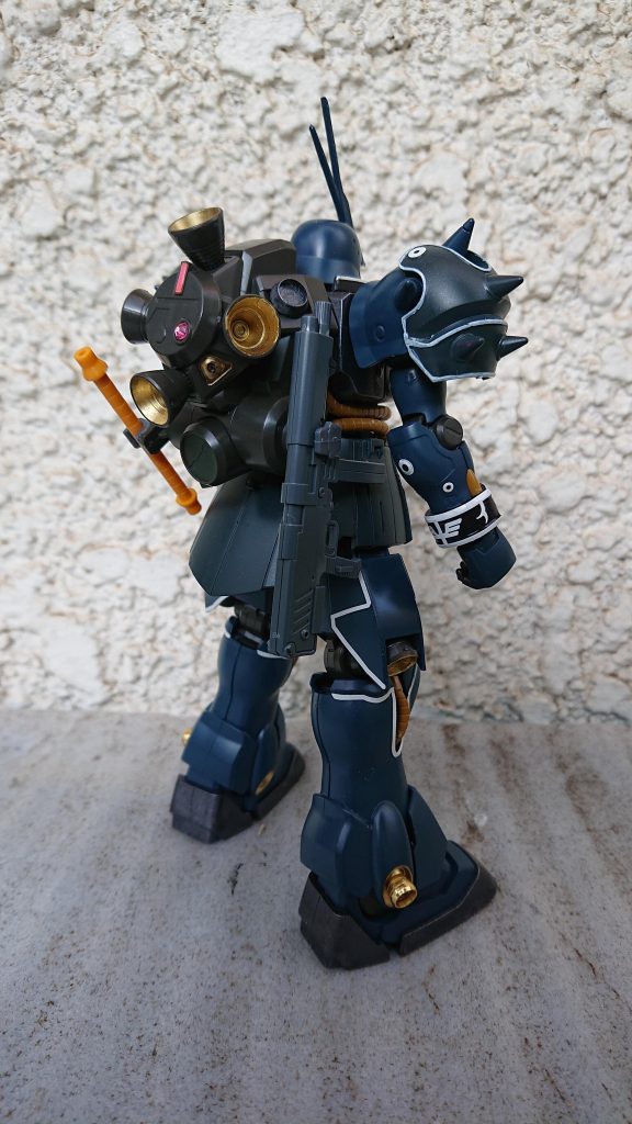 マシンガンはF2ザクの物です。