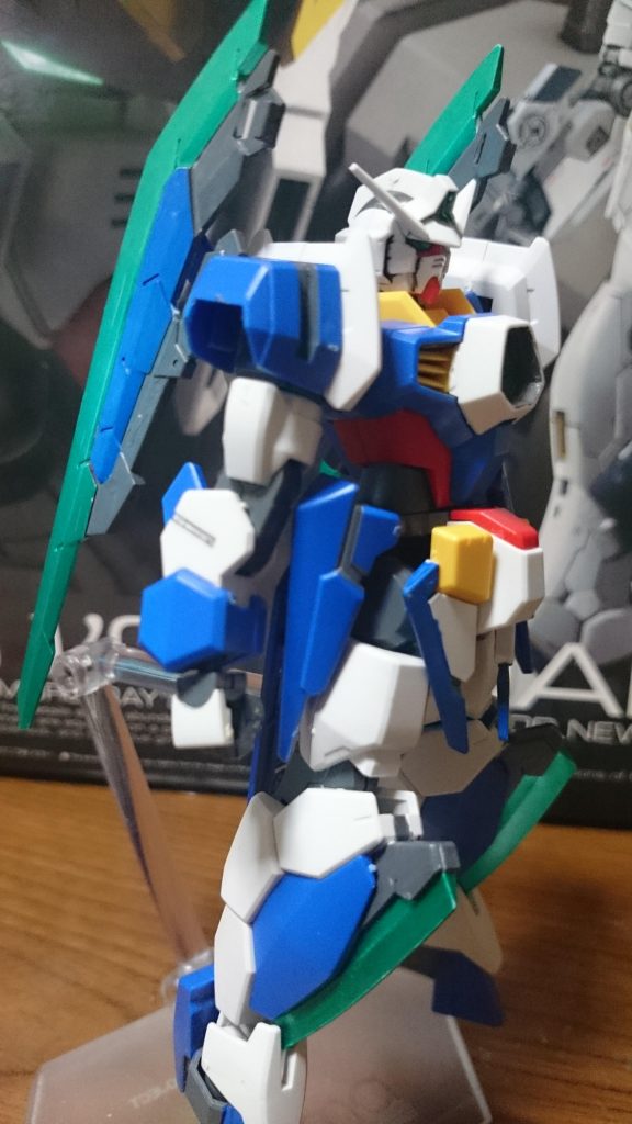 肩にもマウント可能っス!
多々買いすれば前腕とリアアーマーに2基ずつ、肩に4基と計6基マウント出来るっス!……先ず、まともに動けなさそう