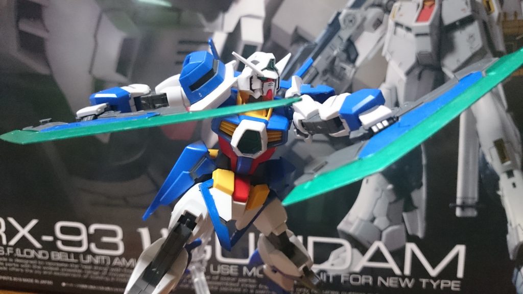 ・レイザーブレイド
白一色だからガンマカのメタグリーン、グレー、ブルーで全塗装っス。スパローのシグルブレイドと比べてかなり大型化してるっス。……やっぱAGE釜って脳筋っスよね…