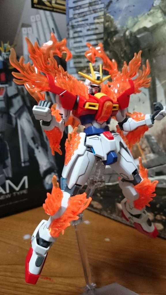 ・バーニングバーストシステム

ハデハデっスねぇ。一応、炎エフェクトの裏にもラメ糊を塗ってるっスけど、こちらはまっっっったく目立たないっスね。なみに前腕と脹ら脛の炎エフェクトが干渉して肘・膝の関節の可動域が多少減ってるっス。