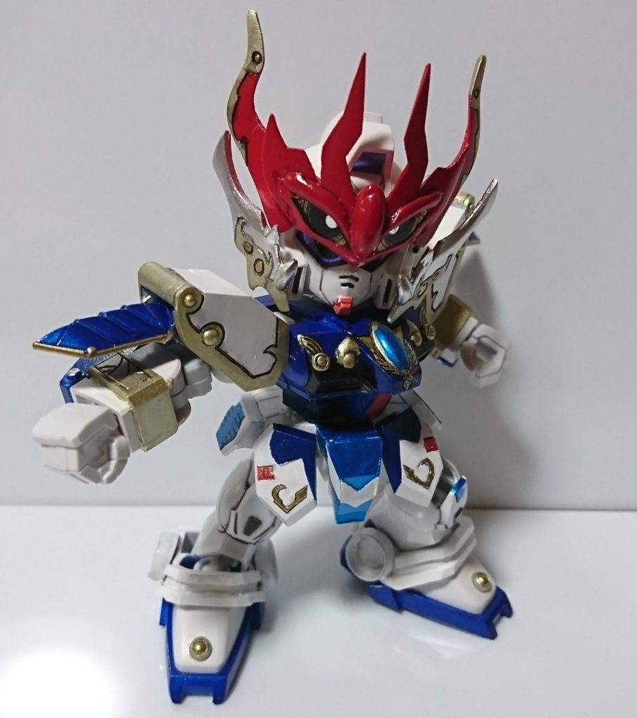 CSフレームはほぼそのままなので、可動範囲はそれなりに。バックパック付けるとほぼ死にますが(--;
肩アーマーにも可動を仕込んでいるので、腕もこの程度までは上げられます。