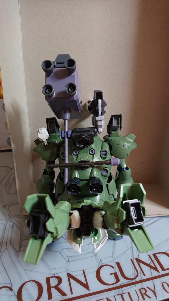 後ろ脚にバーニアを付けて
地上では四脚、宇宙では高機動ブースターな感じが出せればと思います