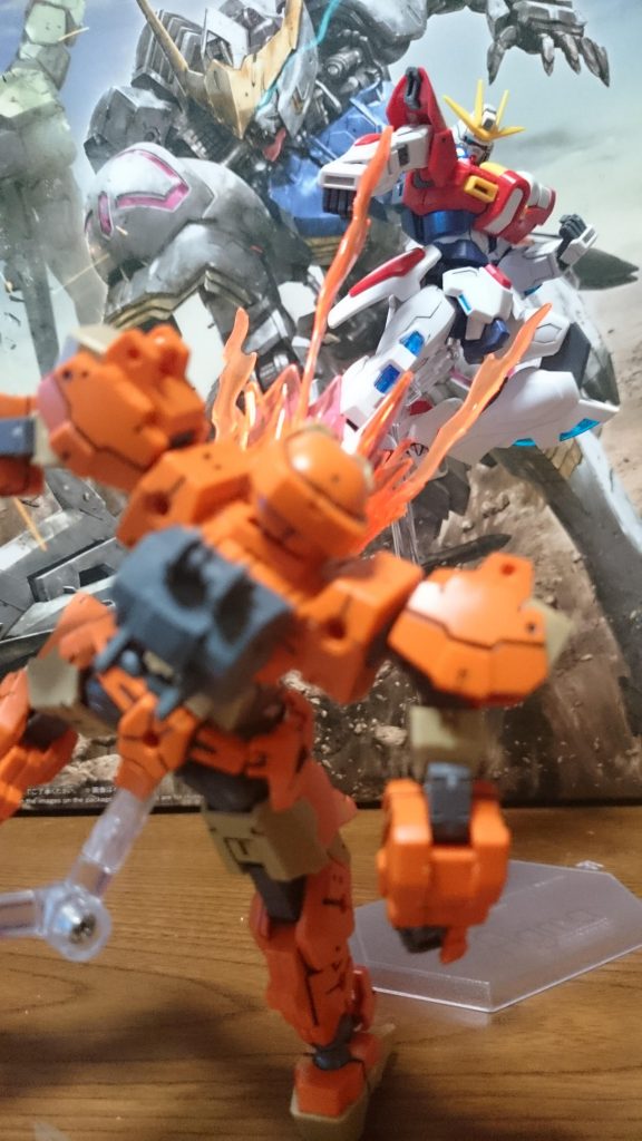 ・次元覇王流「聖槍蹴り」
足に取り付けるクリアパーツは大きくて迫力があるっスねぇ