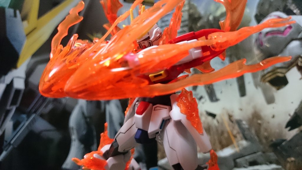 ・鳳凰覇王拳

上半身の炎エフェクトってけっこう鳳凰ぽいというか、炎の翼的なシルエットしてるっスよね