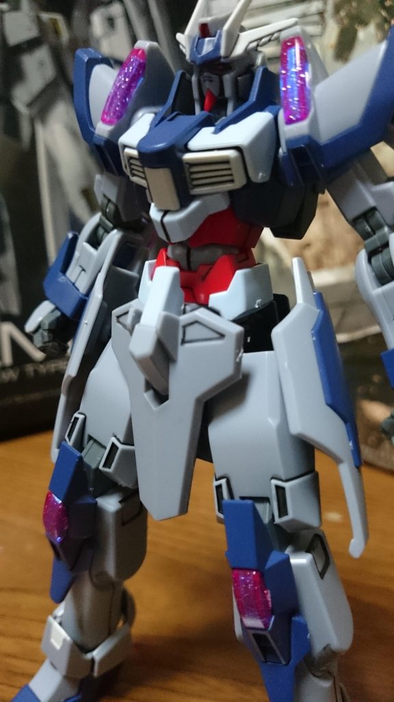 ・ディナイアルガンダム

こちらは最初からクリアパーツにラメがきめ細やかに入っててキレーっス。クリアパーツの裏側をガンマカのメタバイオレットで塗装してるっス