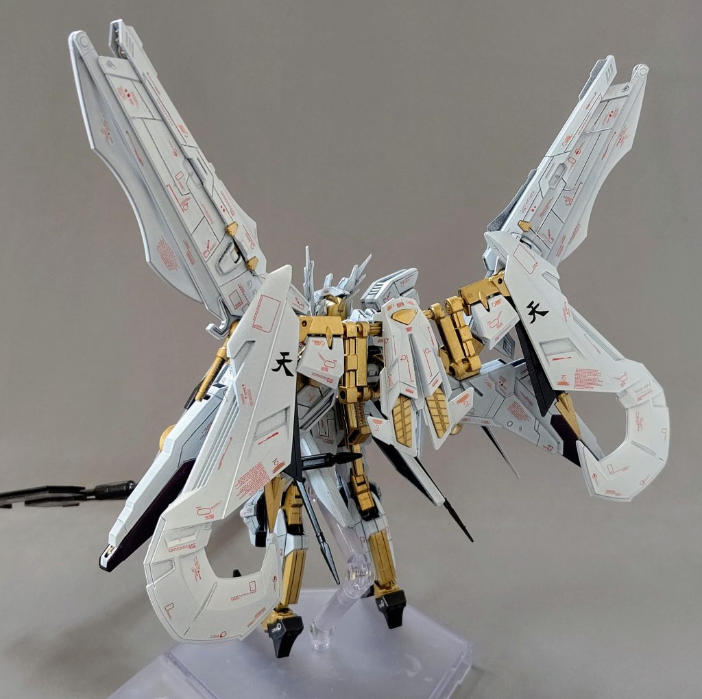 後ろ姿です。
バックパックは勢い良く盛ってみました!
次は武装紹介です