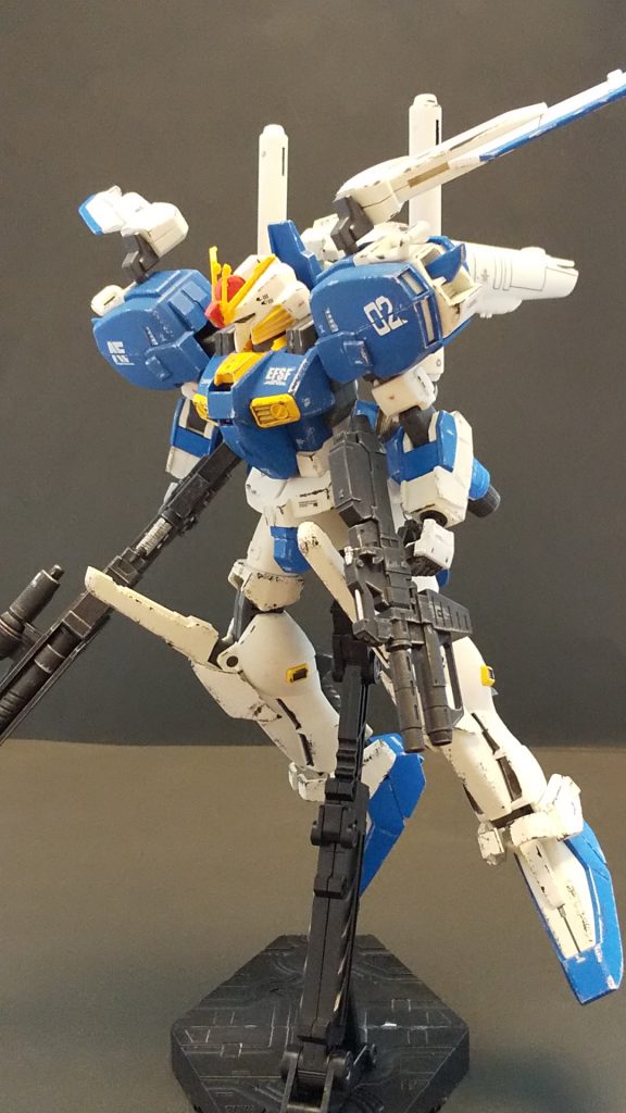 左から。
白い所は黒、青はシルバーでチッピングしました。今回はスポンジだけではなく、爪楊枝も使ってみました。