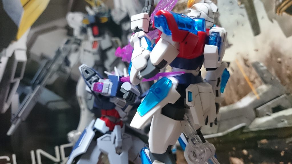 「だったら!コイツをくれてやる!!」
「うあぁぁぁぁぁぁぁ!!」 
「ごめんよ、トライバーニング…俺がもっと強ければ、お前をこんなに傷つけることもなかったのに…」
(だから、これ以上は…もう)
「…!これは…」 
「何だ!」
「何!?何の輝き!?」
「粒子貯蔵庫から、直接放出を…!?」
「RGのコアユニットが…!」
「まだあれほどの粒子を…!?」
「セカイのガンプラ…キレイ」
「やれるのか、トライバーニング?」
「まだ俺と…俺と一緒に戦ってくれるのか?」