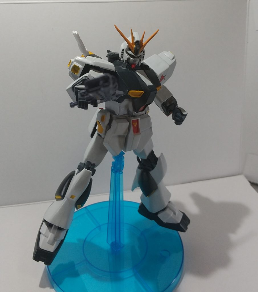 保持力は弱いですが、ギラ・ドーガのライフルも持たせてみました。